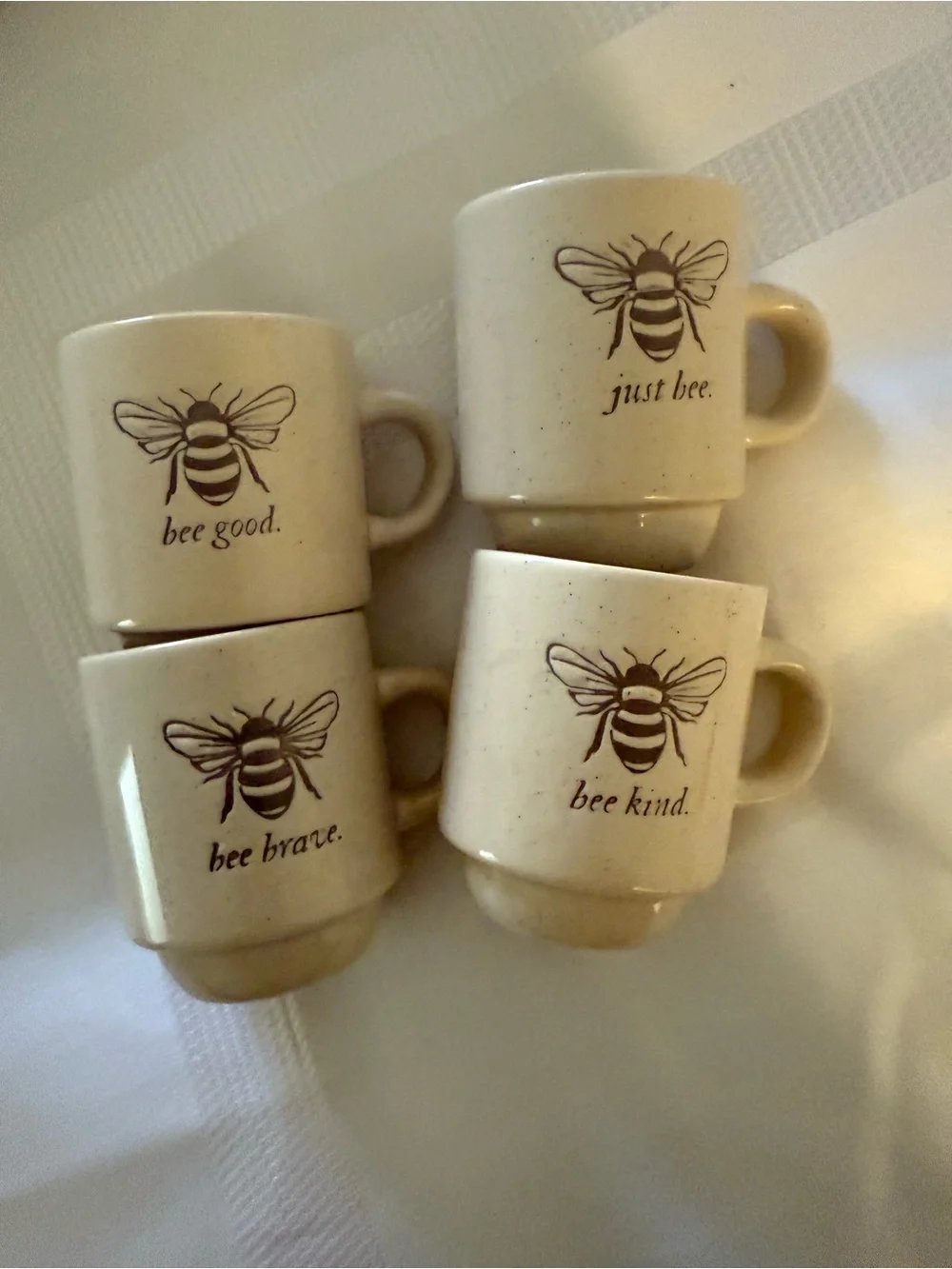 Cream Bee Ceramic Stackable Mugs with Metal Rack - Unbranded